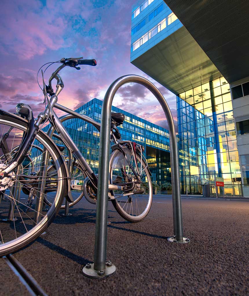 Fietsenstandaard in een stad